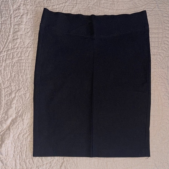 The Clothing Company Black Skirt With a mini back Slit - Picture 1 of 5